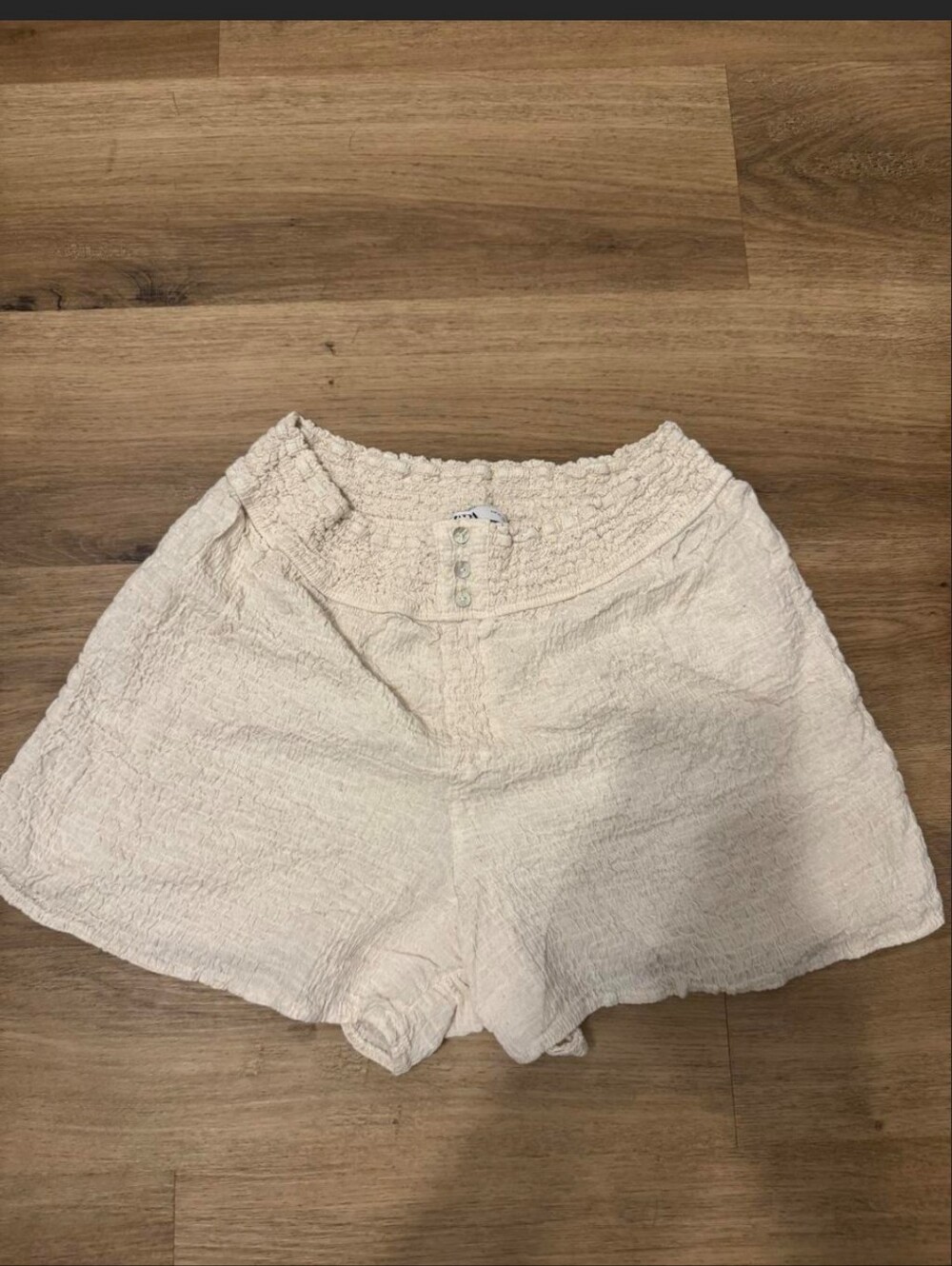 Zara cream shorts with textured crinkled fabric, size M